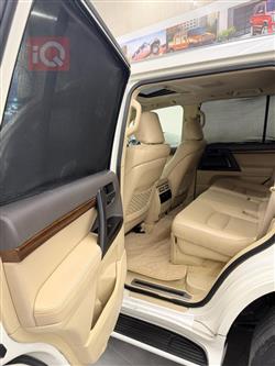 تۆیۆتا لاند کروزەر